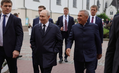 Путин начал программу в Казани с посещения Благовещенского собора и мечети «Кул-Шариф»