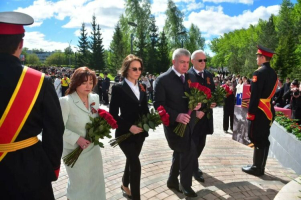 В Набережных Челнах День Победы начался с возложения цветов к памятнику Мусе Джалилю