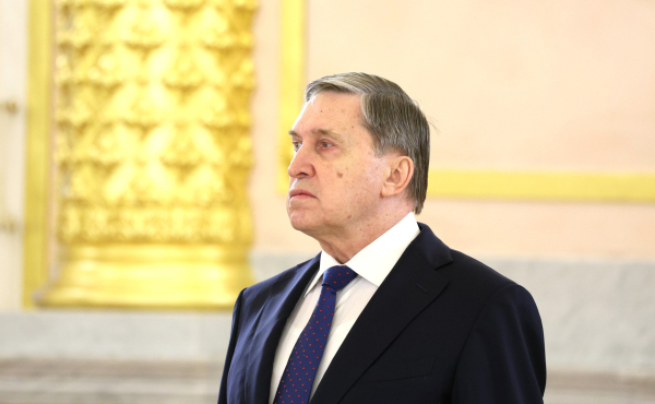 Ушаков заявил, что РФ передала США рекомендацию покинуть Киев