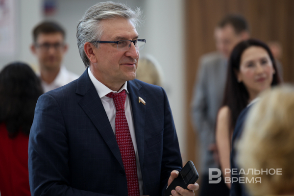 ЦИК передал экс-губернатору Брянской области мандат Айрата Фаррахова