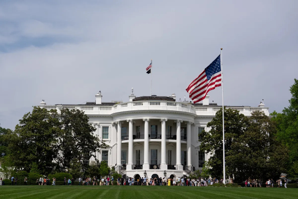 Оператора телесуфлера Трампа отстранили от работы из-за ставок на речи политика