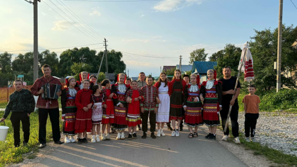 «Өчләп йөрү», урам әйләнү, авыл көйләре: Үрәсбашта борынгы йолаларны яңарттылар