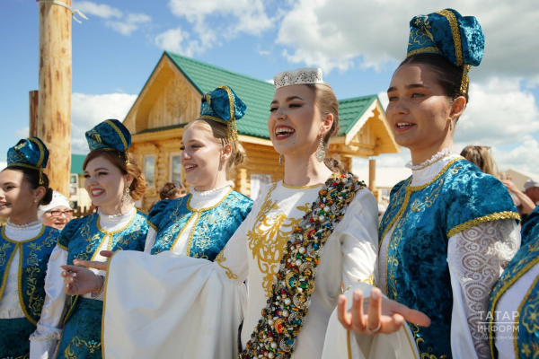 Дәхтәрнидә Бөтенроссия авыл Сабан туенда: «Матур бәйрәм, кояшлы көн, сөйкемле халык»