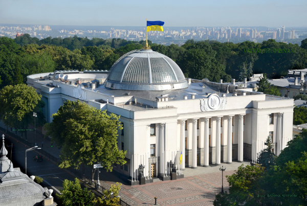 Экс-депутат Рады Олейник: украинские политики сделали войну трендом