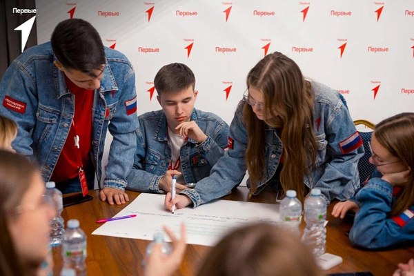 Педагогов и наставников зовут на обучение: стартовал приём заявок в «Профессиональную команду Первых»