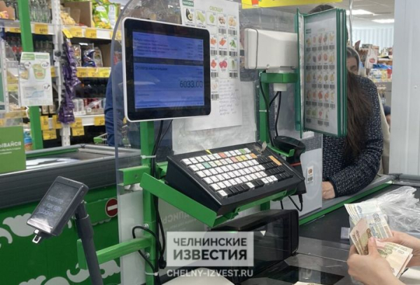 Сама себе инкассатор: в Челнах директор магазина выносила деньги из кассы